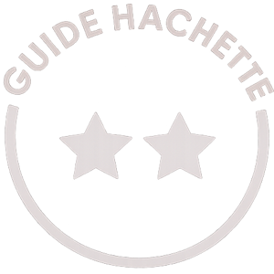 La mention Guide Hachette encadre deux étoiles, soulignant la reconnaissance obtenue par Fleuron de Champagne de la Renaissance en France, du domaine.